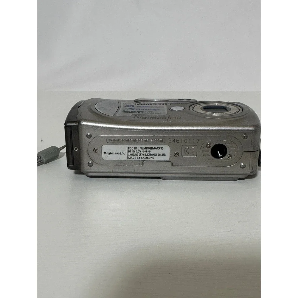 Samsung Digimax 430 digital camera For Parts Only